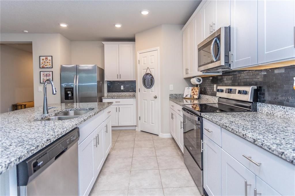 For Rent: $2,300 (4 beds, 3 baths, 1983 Square Feet)