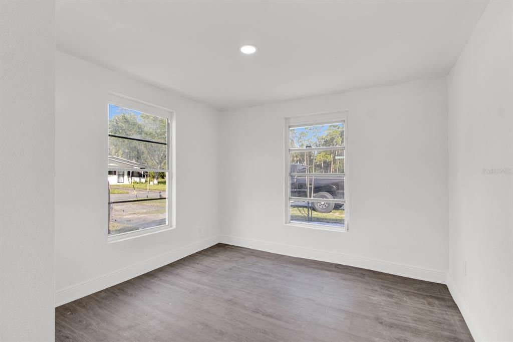 For Sale: $215,000 (2 beds, 2 baths, 850 Square Feet)