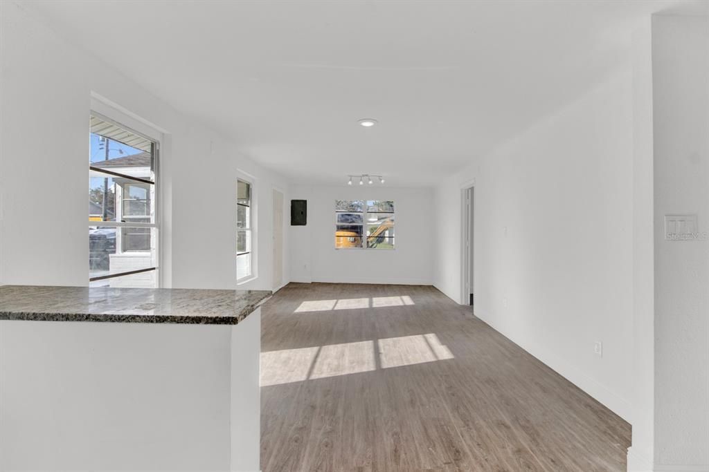 For Sale: $215,000 (2 beds, 2 baths, 850 Square Feet)