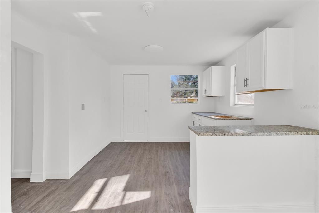 For Sale: $215,000 (2 beds, 2 baths, 850 Square Feet)