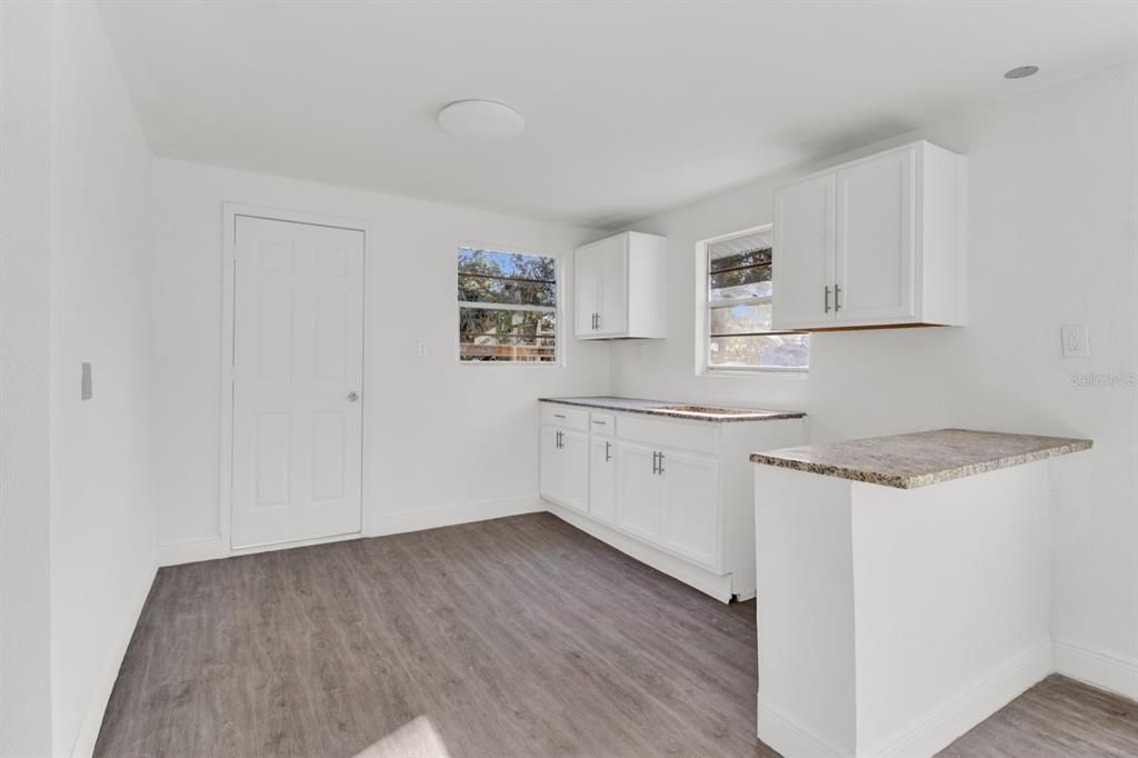 For Sale: $215,000 (2 beds, 2 baths, 850 Square Feet)