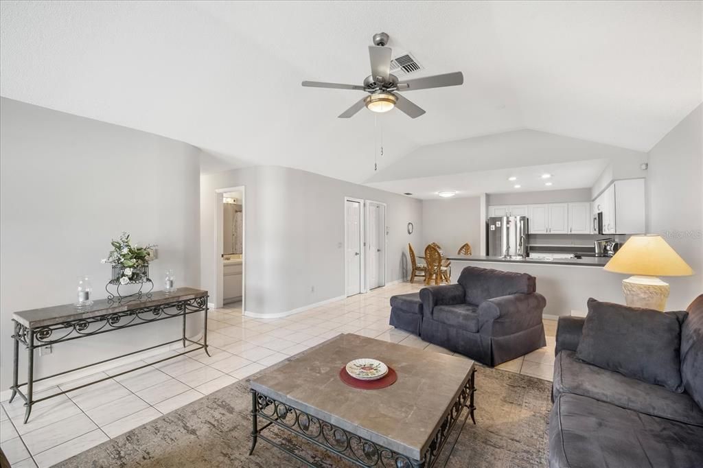 For Sale: $230,000 (2 beds, 2 baths, 1218 Square Feet)