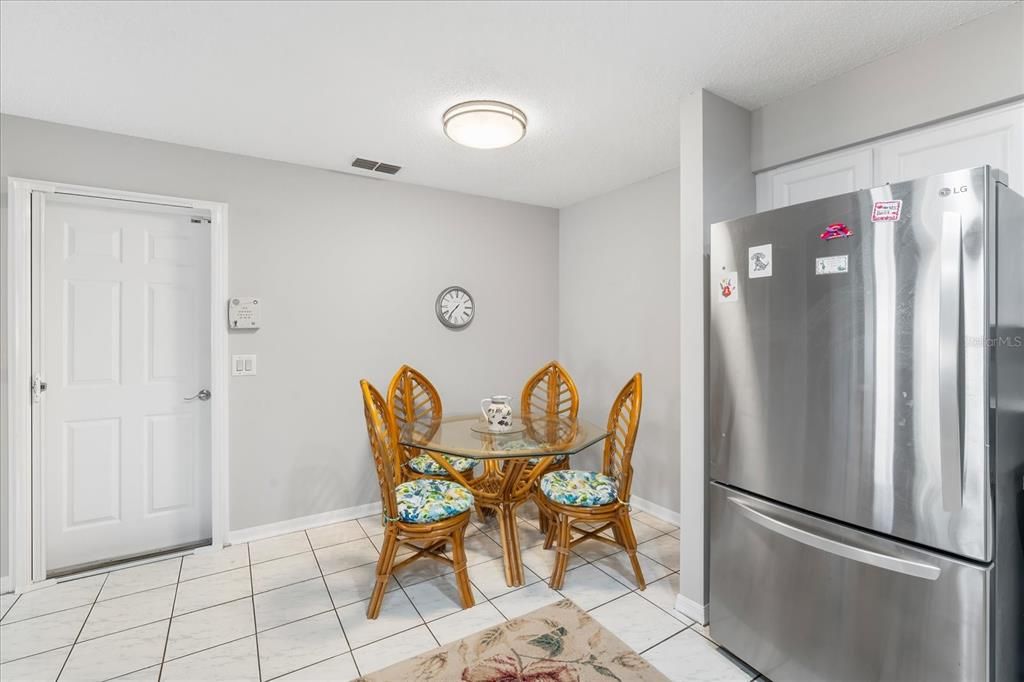 For Sale: $230,000 (2 beds, 2 baths, 1218 Square Feet)