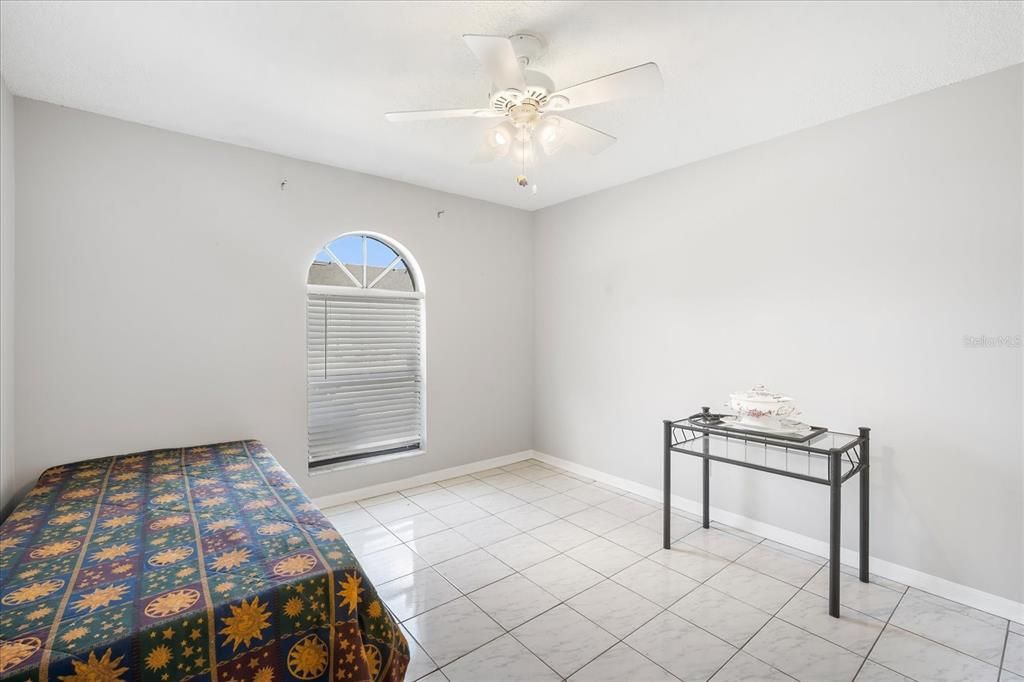 For Sale: $230,000 (2 beds, 2 baths, 1218 Square Feet)