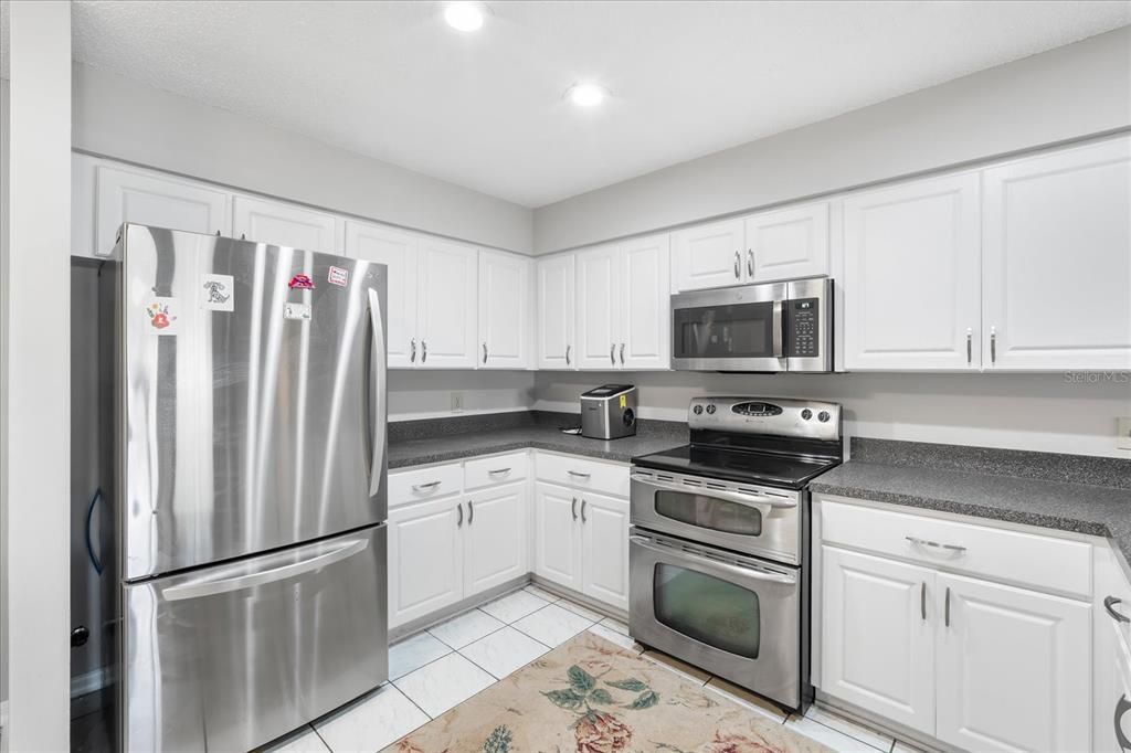 For Sale: $230,000 (2 beds, 2 baths, 1218 Square Feet)