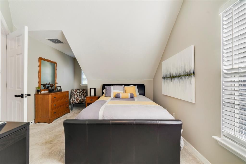 Activo con contrato: $469,900 (3 camas, 2 baños, 1414 Pies cuadrados)