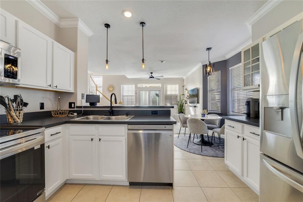 Activo con contrato: $469,900 (3 camas, 2 baños, 1414 Pies cuadrados)