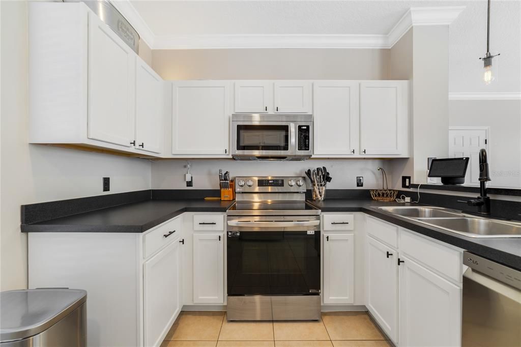 Activo con contrato: $469,900 (3 camas, 2 baños, 1414 Pies cuadrados)