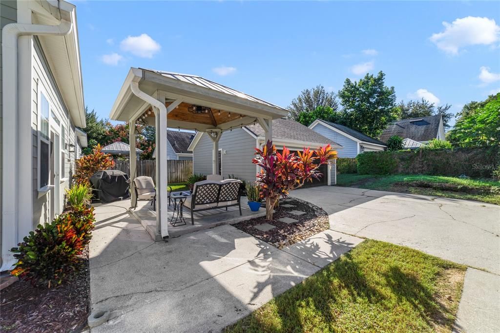 Activo con contrato: $469,900 (3 camas, 2 baños, 1414 Pies cuadrados)