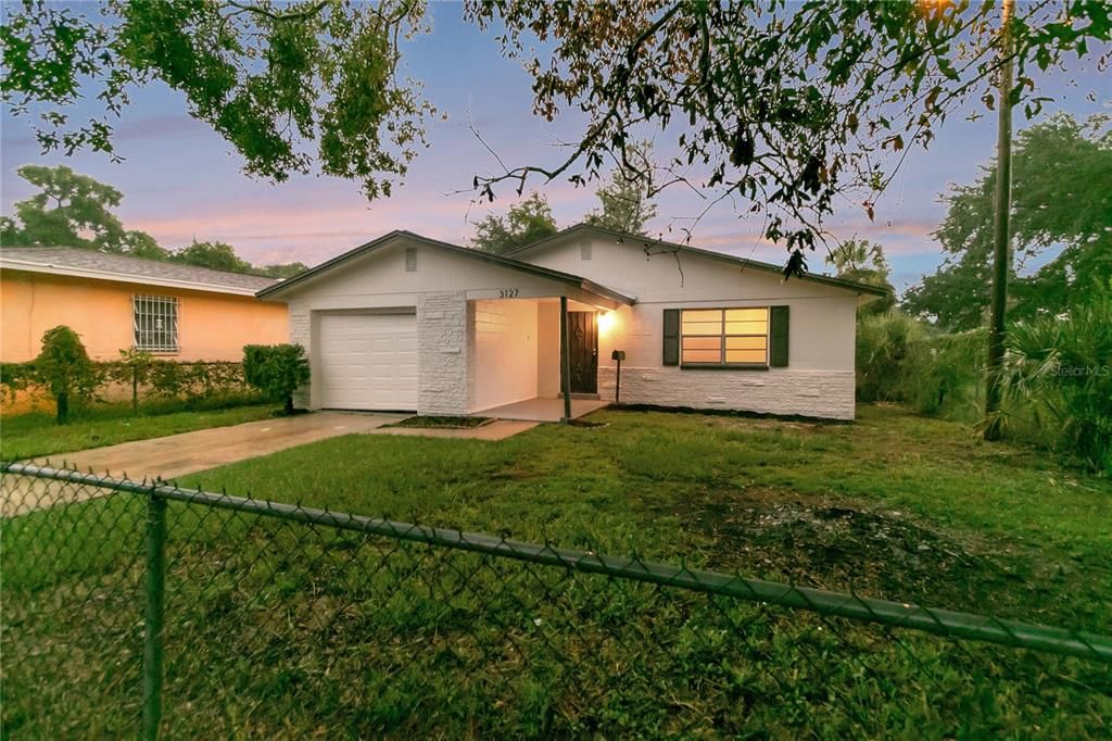 Active With Contract: $245,000 (3 beds, 1 baths, 950 Square Feet)