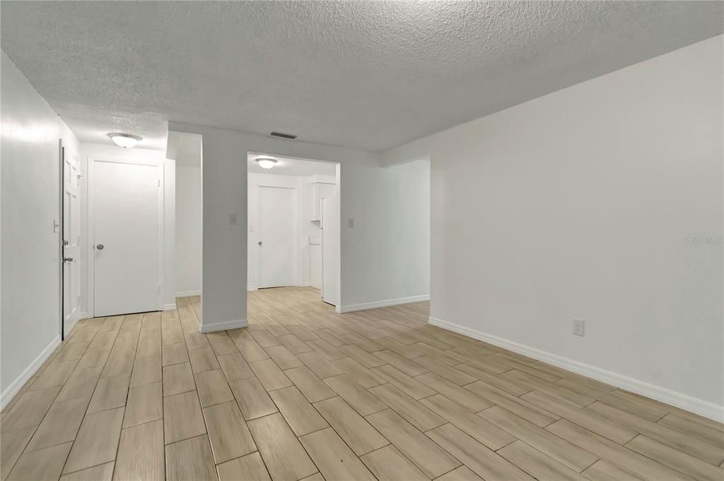 Active With Contract: $245,000 (3 beds, 1 baths, 950 Square Feet)