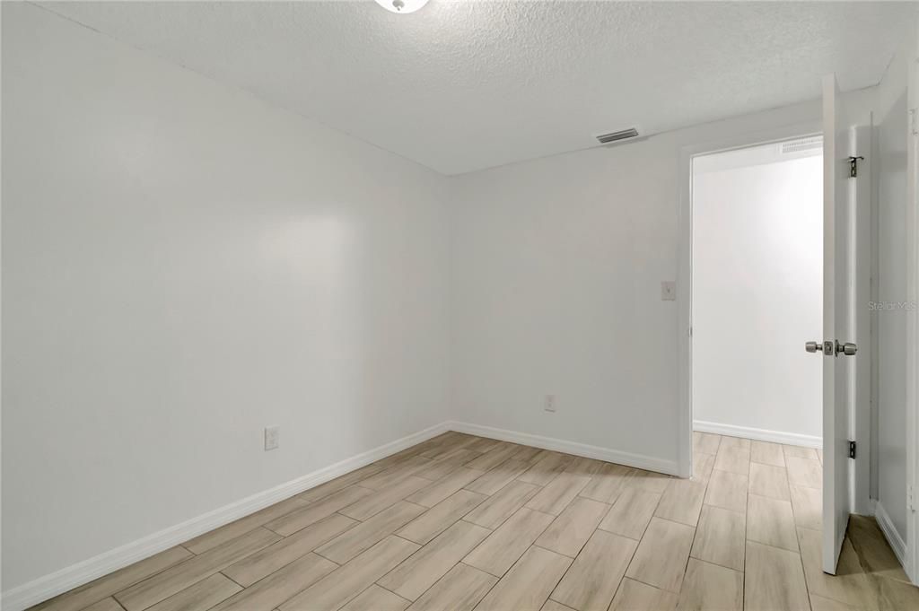 Active With Contract: $245,000 (3 beds, 1 baths, 950 Square Feet)