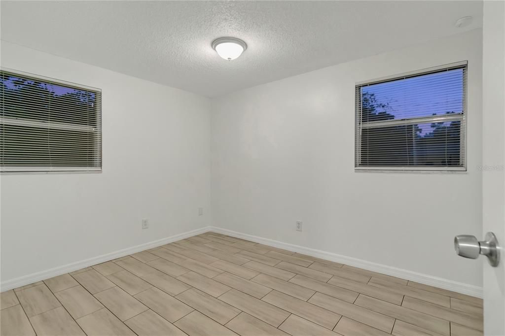 Active With Contract: $245,000 (3 beds, 1 baths, 950 Square Feet)