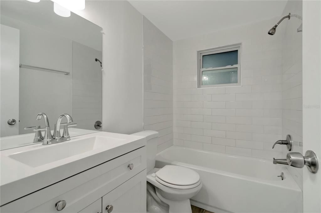 Active With Contract: $245,000 (3 beds, 1 baths, 950 Square Feet)