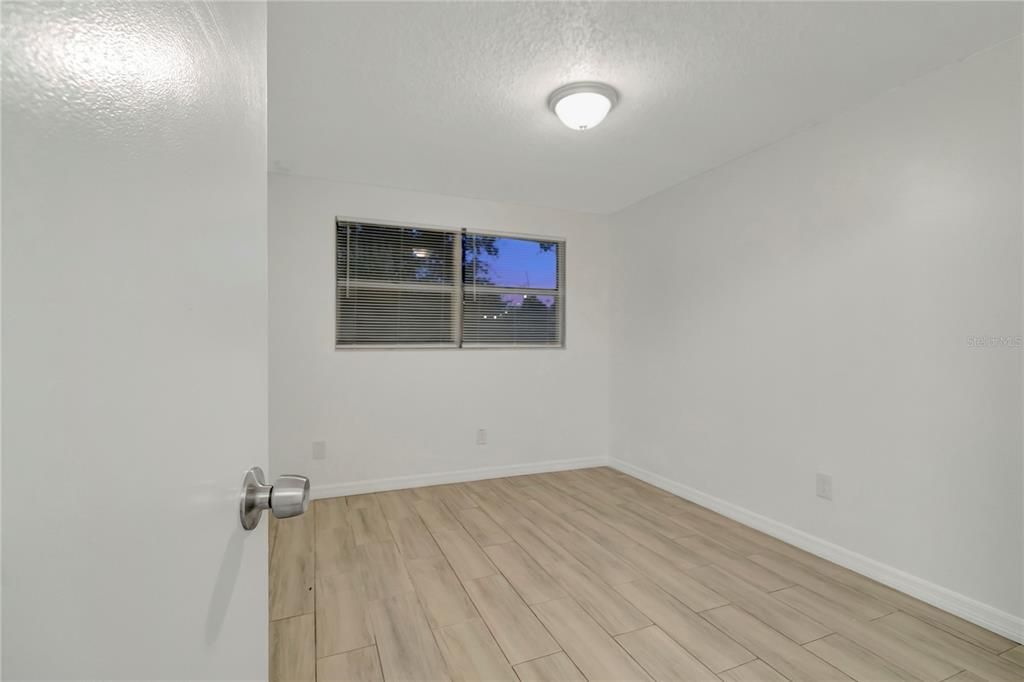 Active With Contract: $245,000 (3 beds, 1 baths, 950 Square Feet)