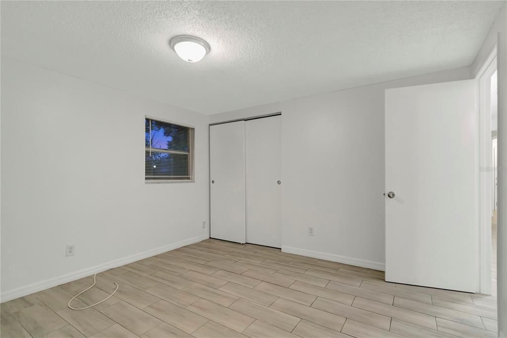 Active With Contract: $245,000 (3 beds, 1 baths, 950 Square Feet)