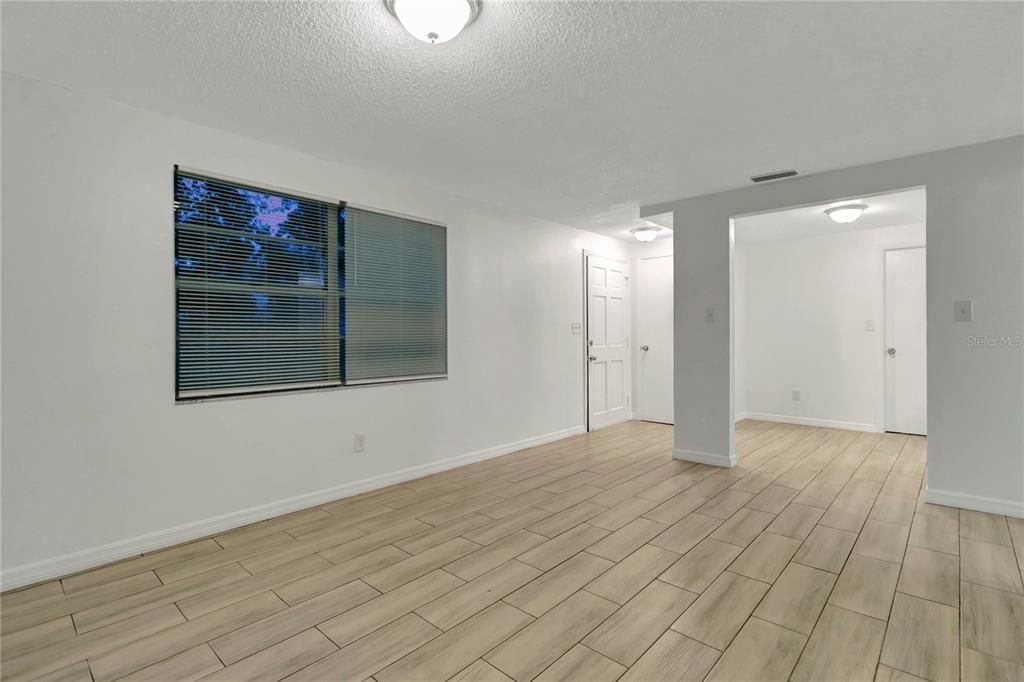 Active With Contract: $245,000 (3 beds, 1 baths, 950 Square Feet)