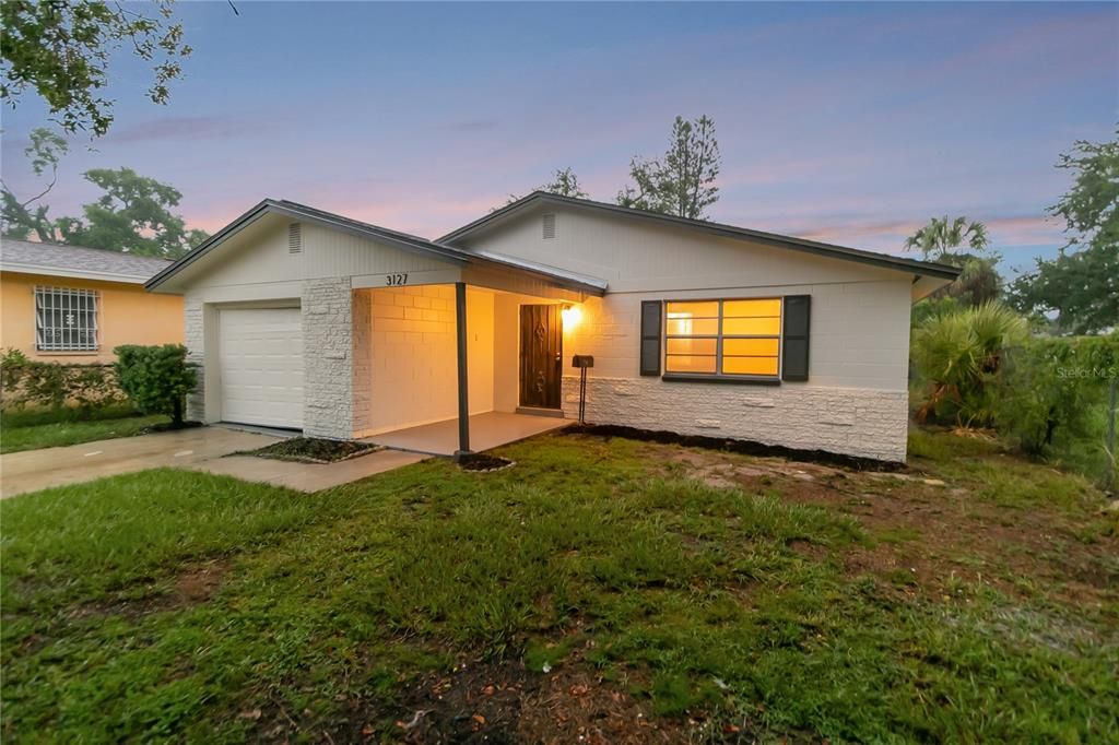 Active With Contract: $245,000 (3 beds, 1 baths, 950 Square Feet)