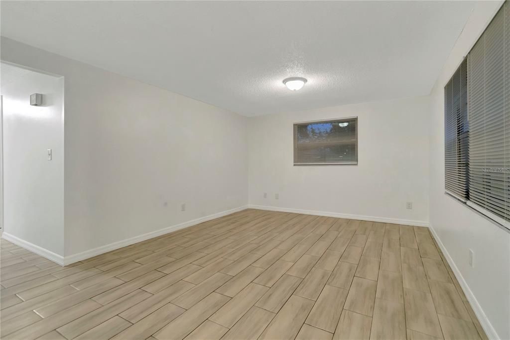 Active With Contract: $245,000 (3 beds, 1 baths, 950 Square Feet)