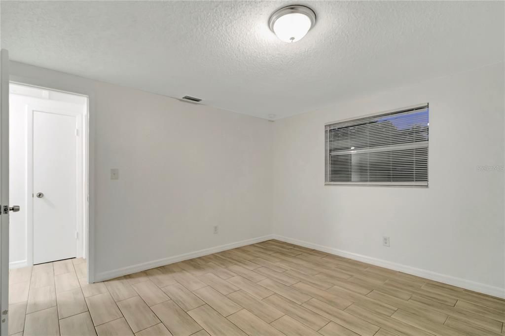 Active With Contract: $245,000 (3 beds, 1 baths, 950 Square Feet)