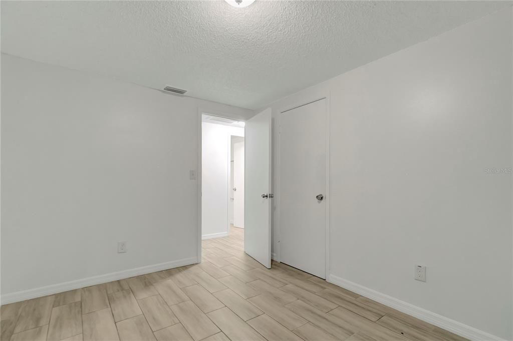 Active With Contract: $245,000 (3 beds, 1 baths, 950 Square Feet)