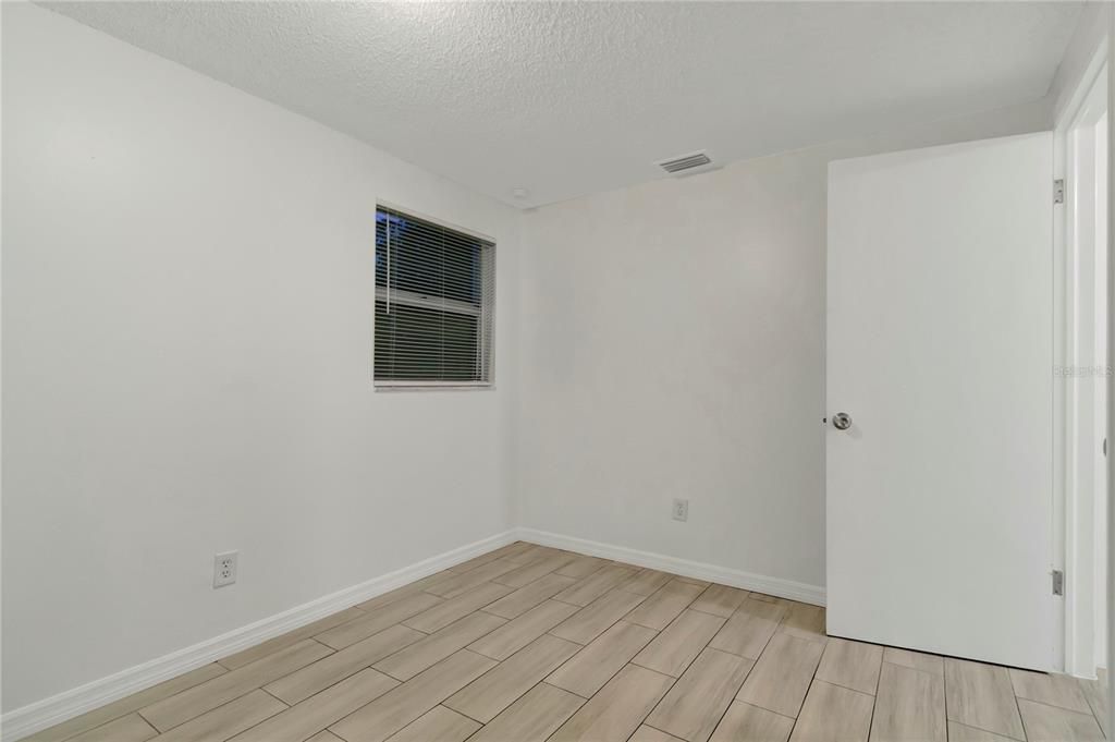 Active With Contract: $245,000 (3 beds, 1 baths, 950 Square Feet)