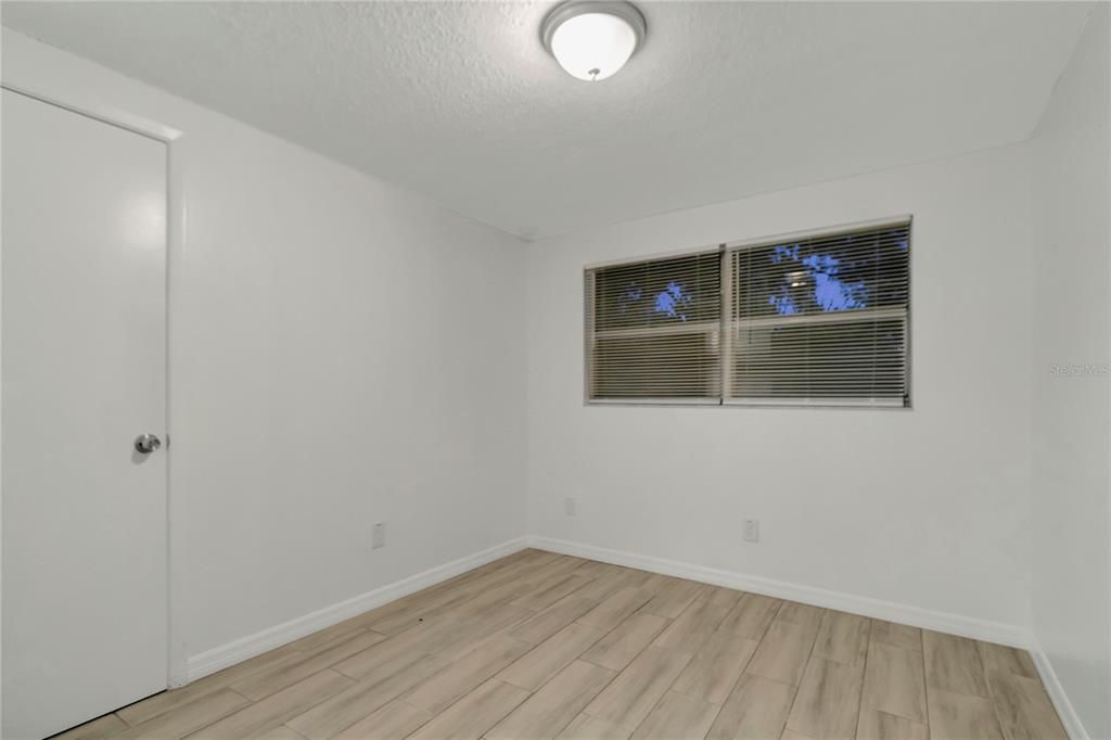 Active With Contract: $245,000 (3 beds, 1 baths, 950 Square Feet)