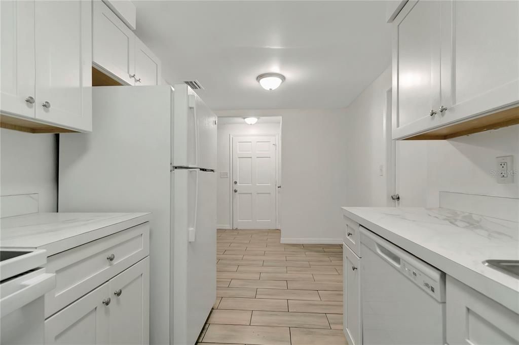 Active With Contract: $245,000 (3 beds, 1 baths, 950 Square Feet)