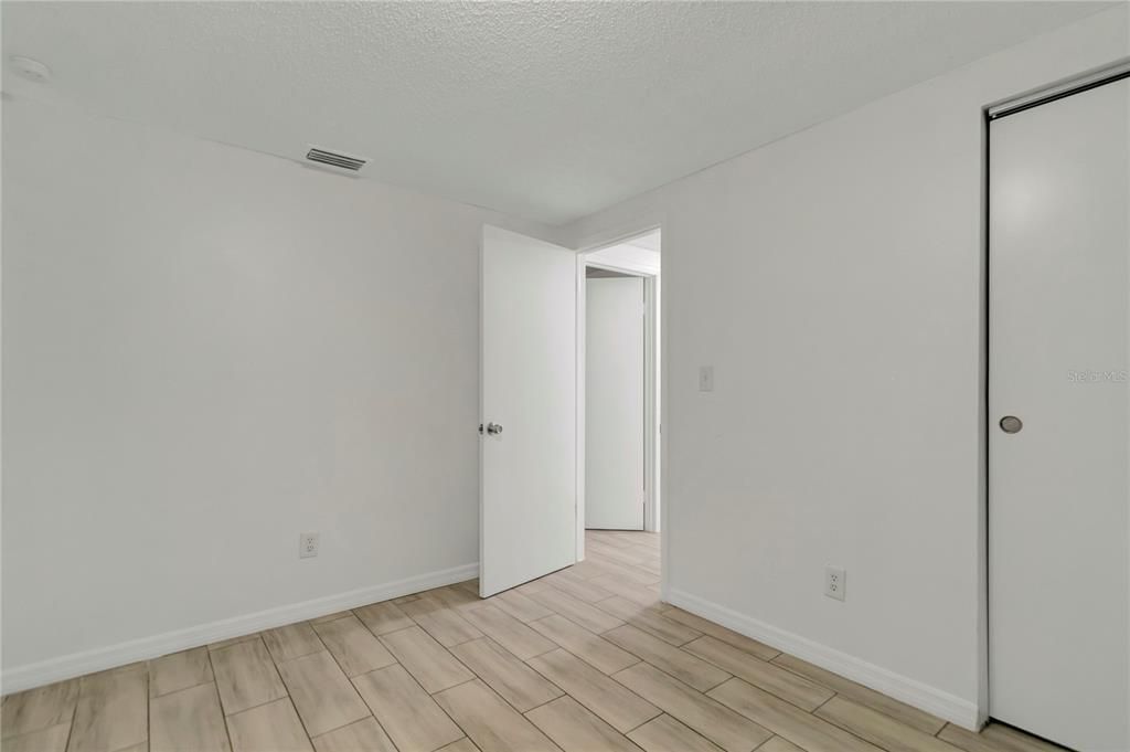 Active With Contract: $245,000 (3 beds, 1 baths, 950 Square Feet)