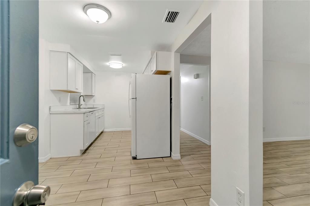 Active With Contract: $245,000 (3 beds, 1 baths, 950 Square Feet)