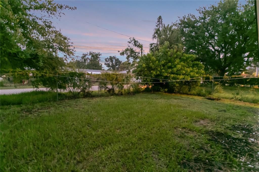 Active With Contract: $245,000 (3 beds, 1 baths, 950 Square Feet)