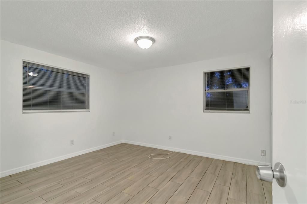 Active With Contract: $245,000 (3 beds, 1 baths, 950 Square Feet)