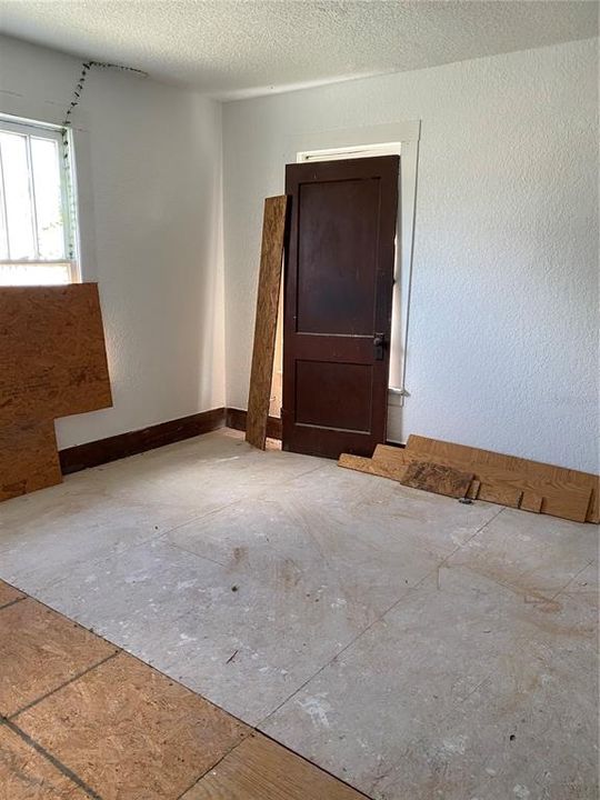 Activo con contrato: $170,000 (3 camas, 1 baños, 1368 Pies cuadrados)