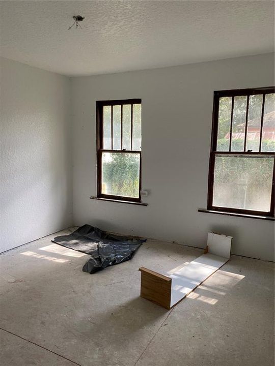 Activo con contrato: $170,000 (3 camas, 1 baños, 1368 Pies cuadrados)