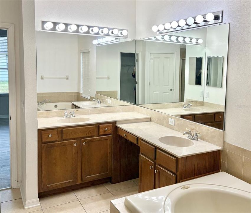 Active With Contract: $2,550 (4 beds, 3 baths, 2353 Square Feet)