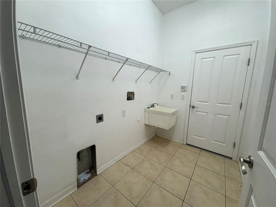 Active With Contract: $2,550 (4 beds, 3 baths, 2353 Square Feet)