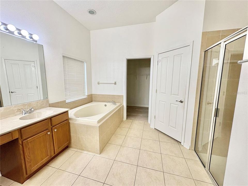 Active With Contract: $2,550 (4 beds, 3 baths, 2353 Square Feet)