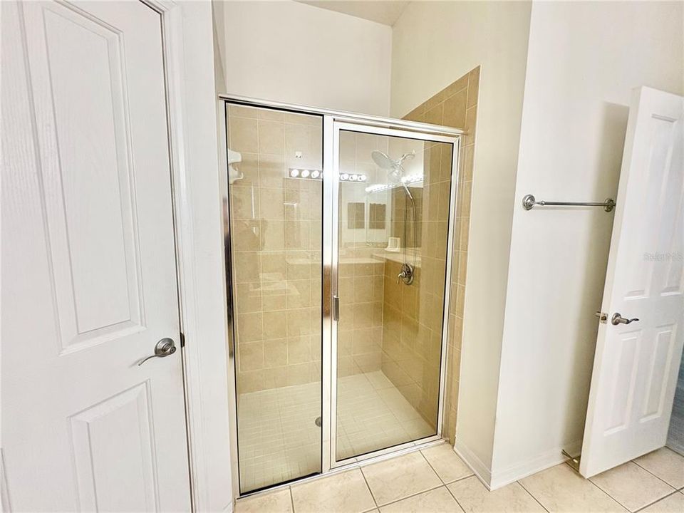 Active With Contract: $2,550 (4 beds, 3 baths, 2353 Square Feet)