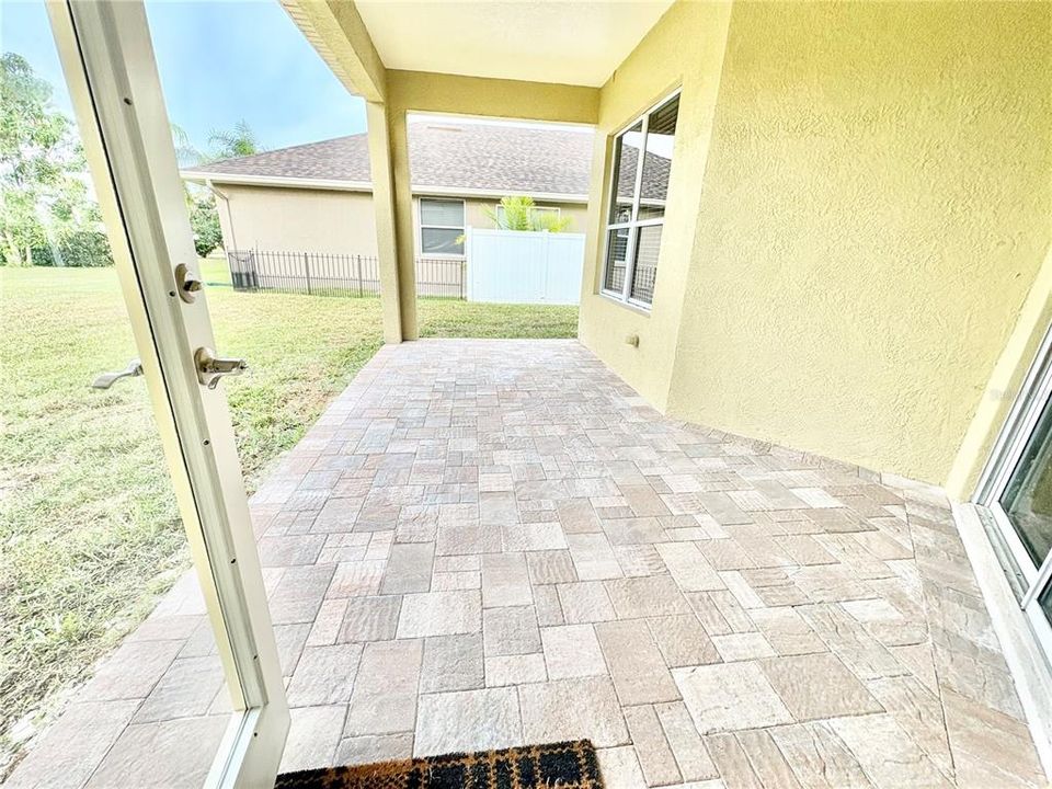 Active With Contract: $2,550 (4 beds, 3 baths, 2353 Square Feet)