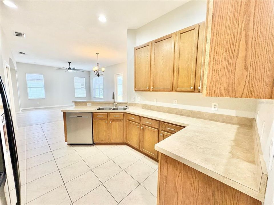 Active With Contract: $2,550 (4 beds, 3 baths, 2353 Square Feet)