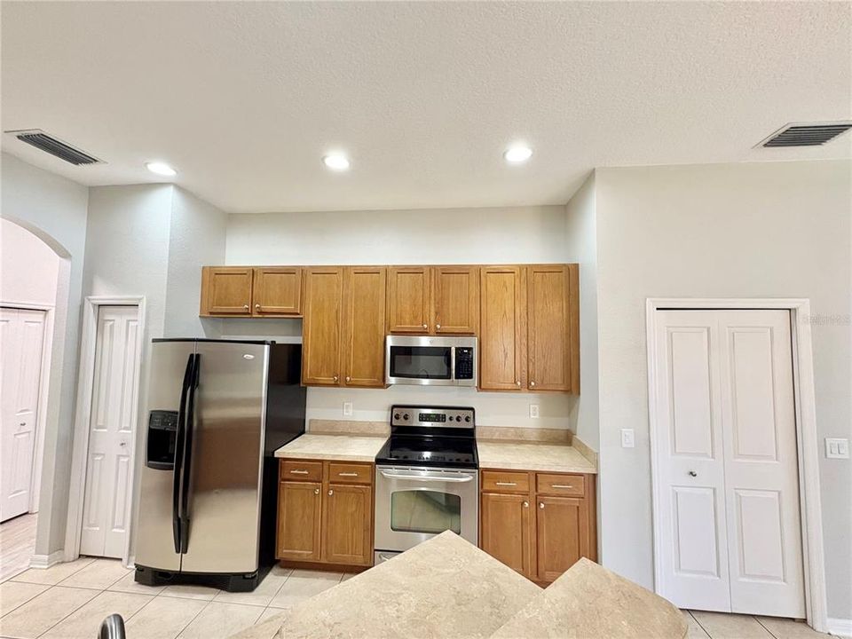 Active With Contract: $2,550 (4 beds, 3 baths, 2353 Square Feet)