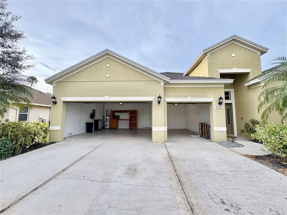 Active With Contract: $2,550 (4 beds, 3 baths, 2353 Square Feet)