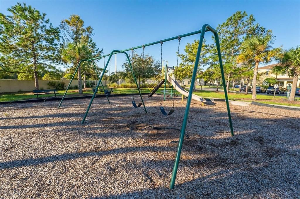 Active With Contract: $279,000 (2 beds, 2 baths, 1112 Square Feet)