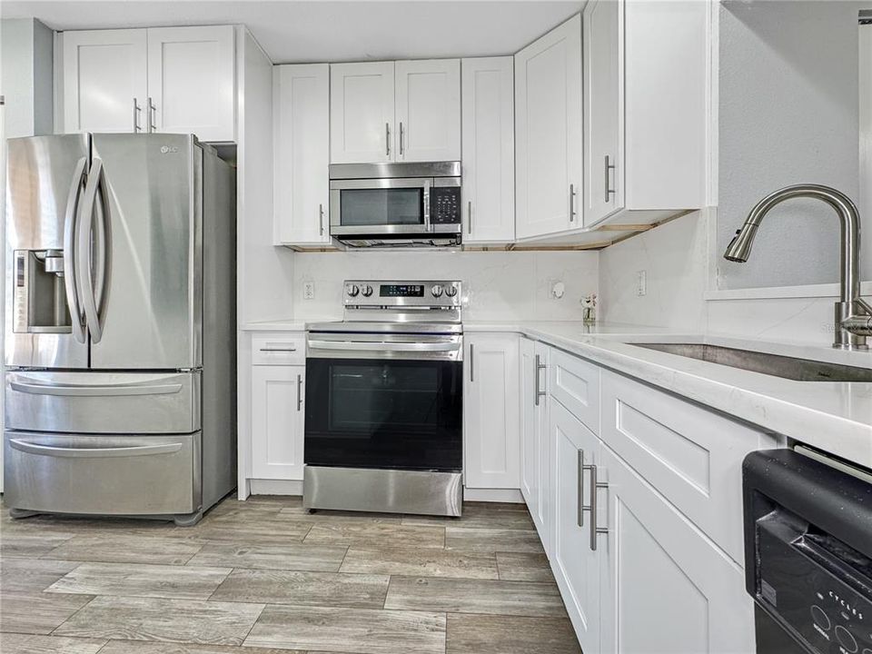 Active With Contract: $279,000 (2 beds, 2 baths, 1112 Square Feet)