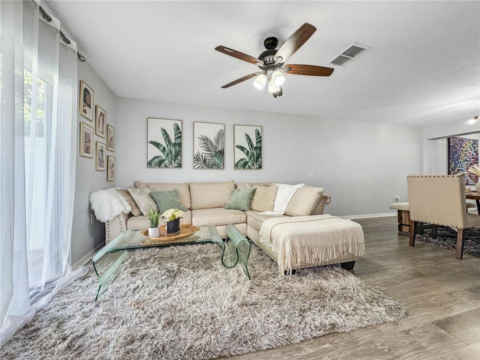 Active With Contract: $279,000 (2 beds, 2 baths, 1112 Square Feet)