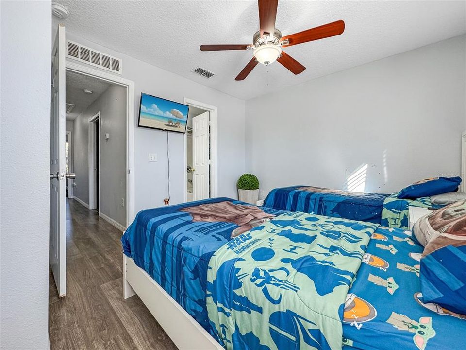 Active With Contract: $279,000 (2 beds, 2 baths, 1112 Square Feet)