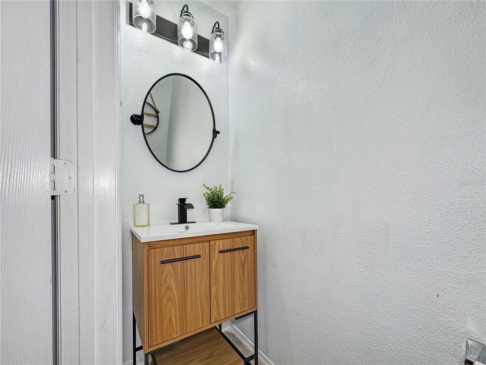 Active With Contract: $279,000 (2 beds, 2 baths, 1112 Square Feet)