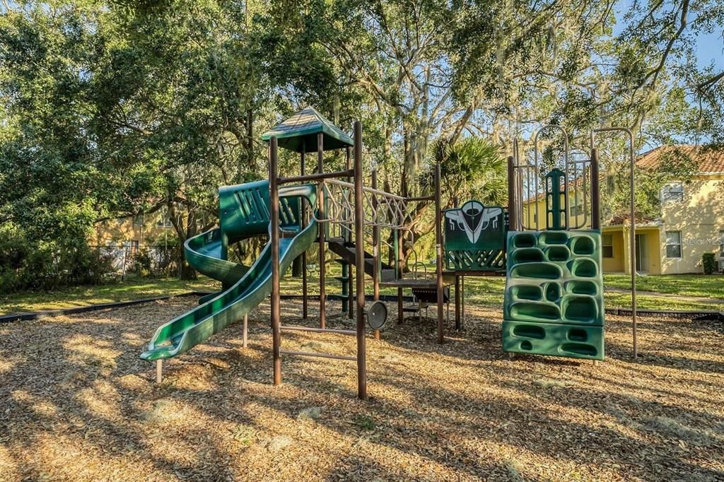 Active With Contract: $279,000 (2 beds, 2 baths, 1112 Square Feet)