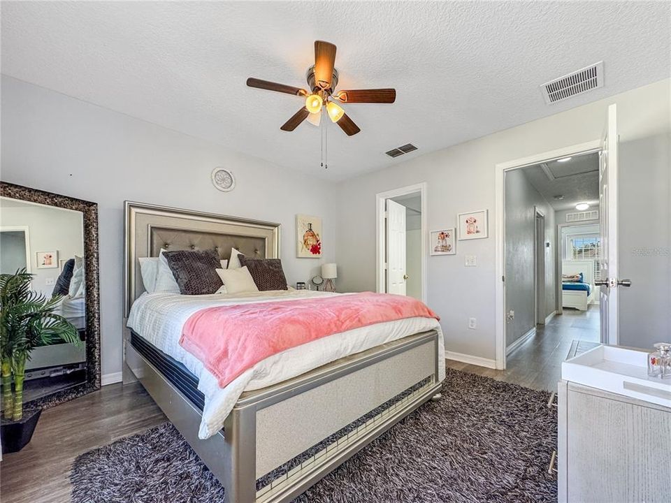 Active With Contract: $279,000 (2 beds, 2 baths, 1112 Square Feet)