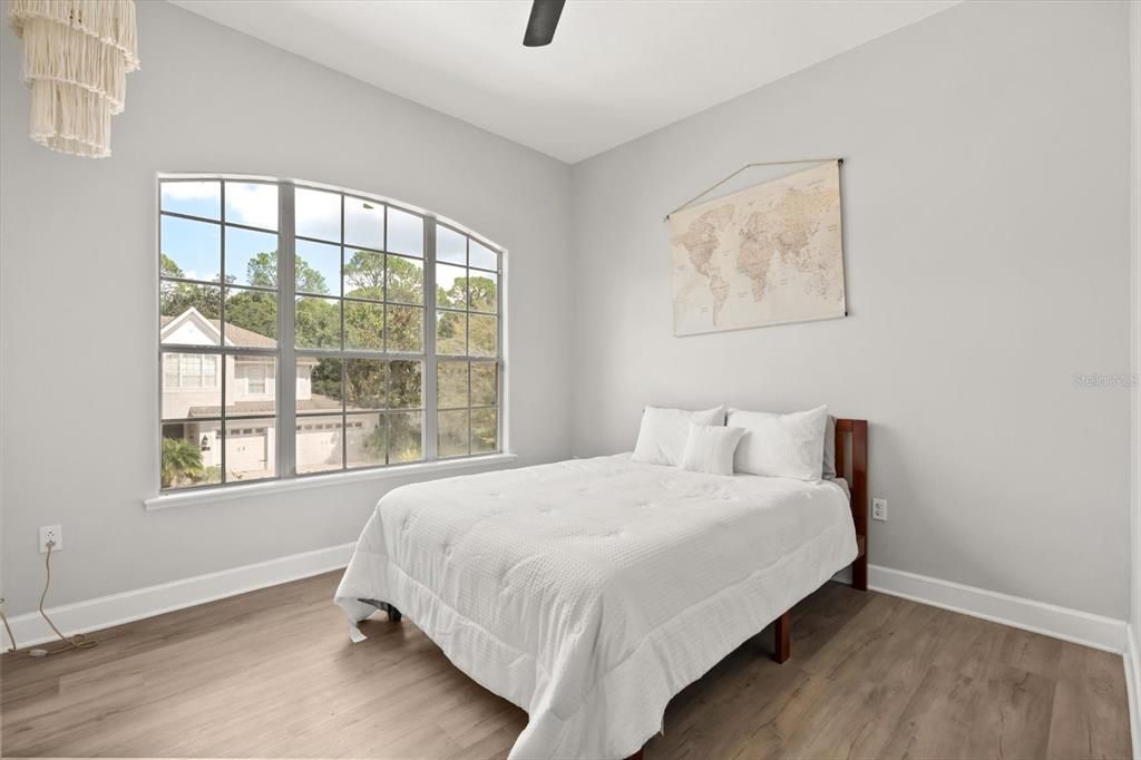 Activo con contrato: $690,000 (5 camas, 3 baños, 3268 Pies cuadrados)